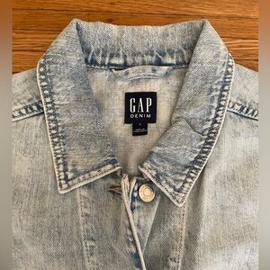 Gap women’s oversized shirt jacket